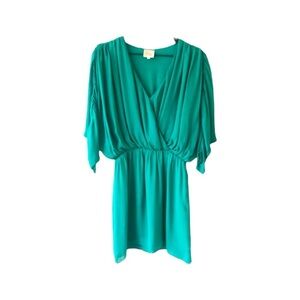 PARKER, WOMENS MINI DRESS. DOLMAN SLEEVE WITH RUCHING. V-NECK WITH SNAP. SIZE XS